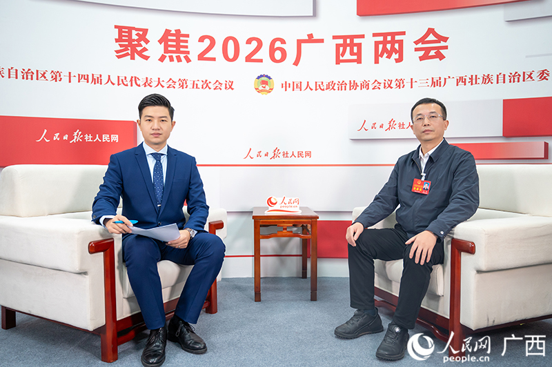 广西人大代表、学校校长刘进接受人民网专访:推动“AI+教育”融合 提升办学水平和育人质量-广西工商职业技术学院